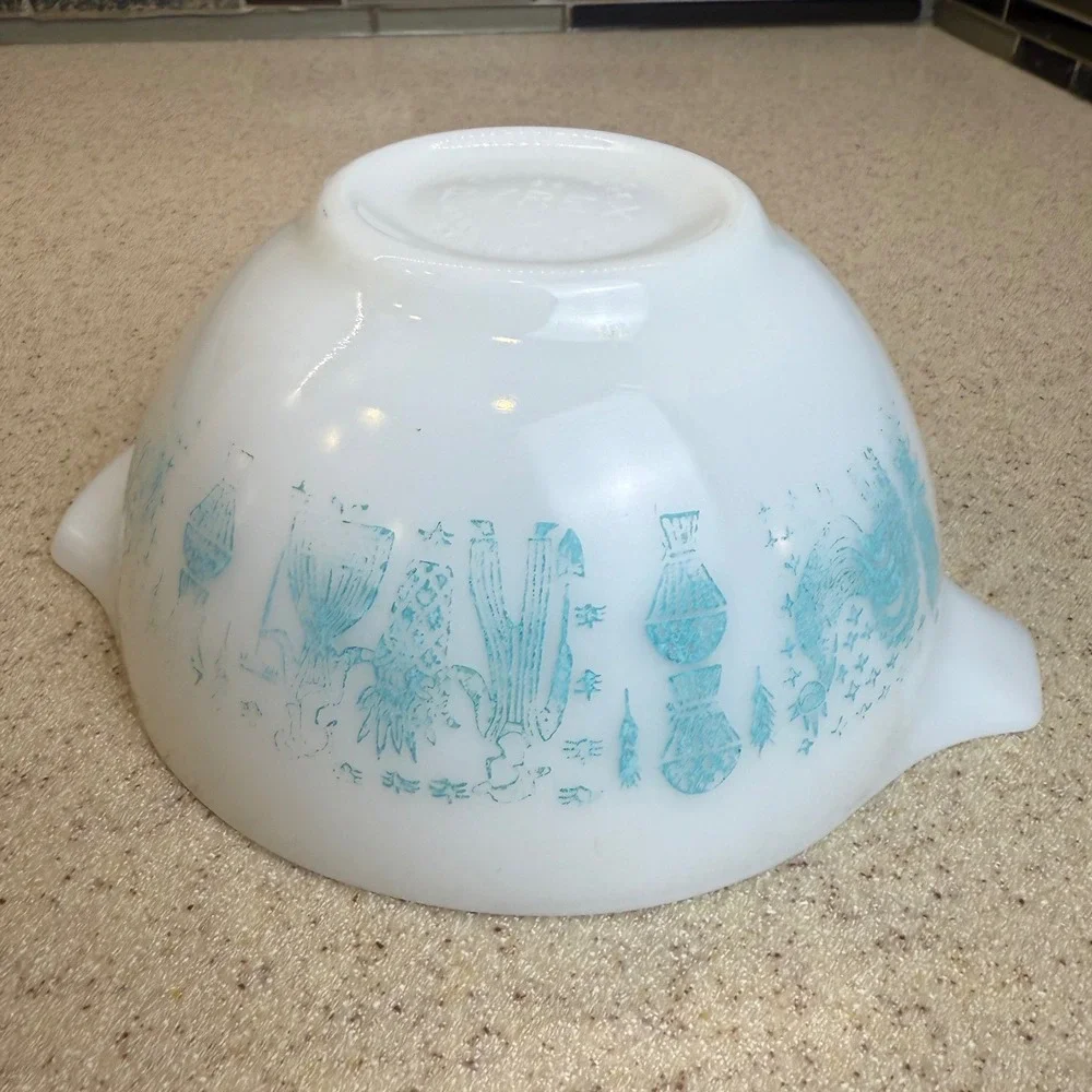 Vintage Pyrex 441 Butterprint Cinderella Mixing Bowl 1.5pt Turquoise White Amish